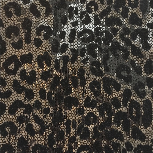 Black mini skirt - Picture 2 of 3